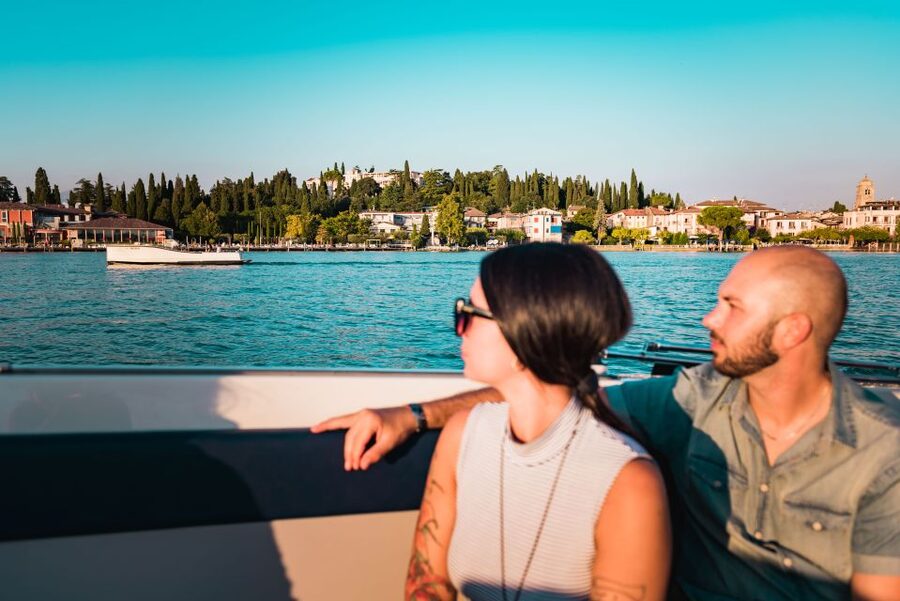 Sirmione: 25 Minute Boat Cruise around the Peninsula - Finding the boat at Piazzale Porto