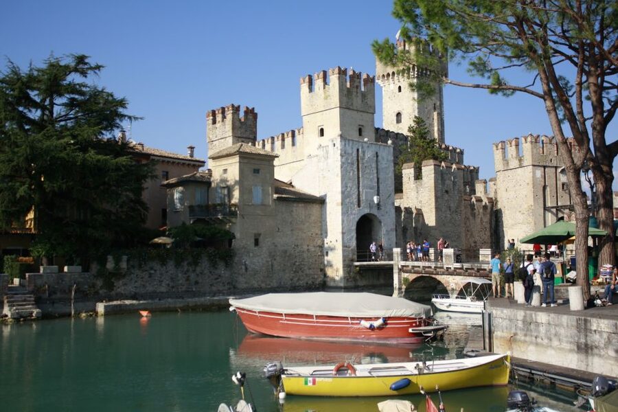 Sirmione: 25 Minute Boat Cruise around the Peninsula - The bubbling sulfur spring