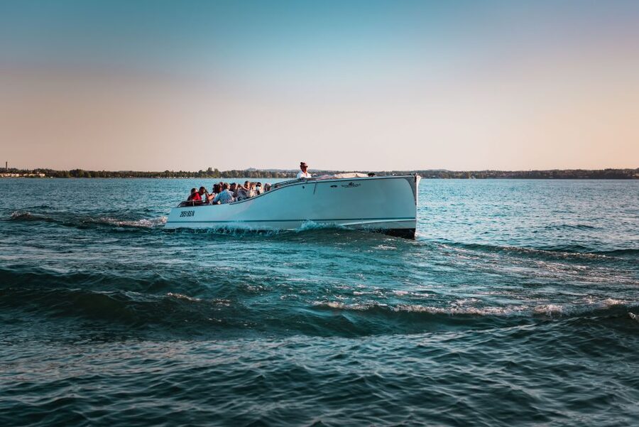 Sirmione: 25 Minute Boat Cruise around the Peninsula - How the guides shape the experience