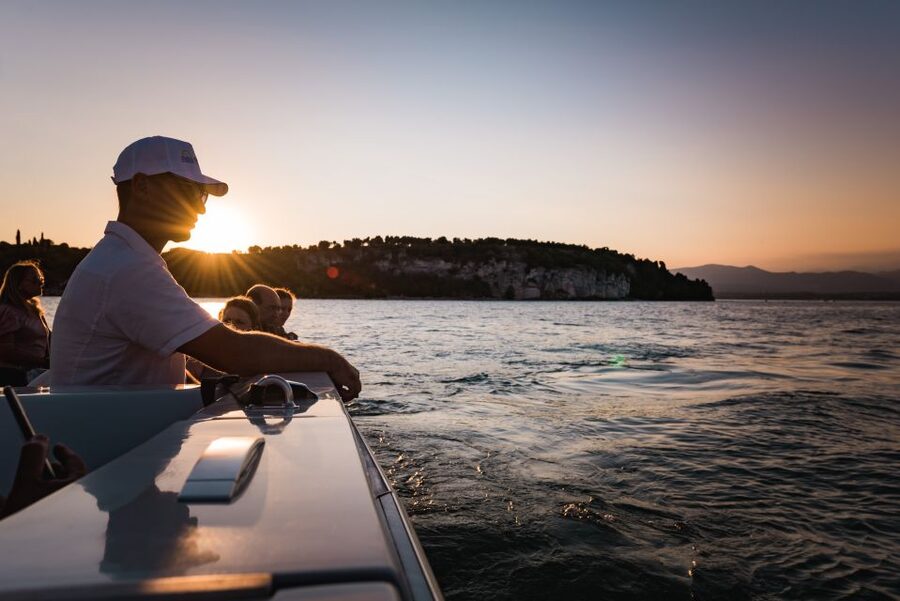 Sirmione: Sunset Boat Cruise with Local Wine - Group Cruise or Private Boat