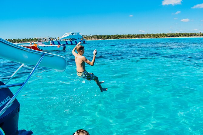Small Group Snorkeling Cruise with Open Bar and Light Snacks - Key points at a glance
