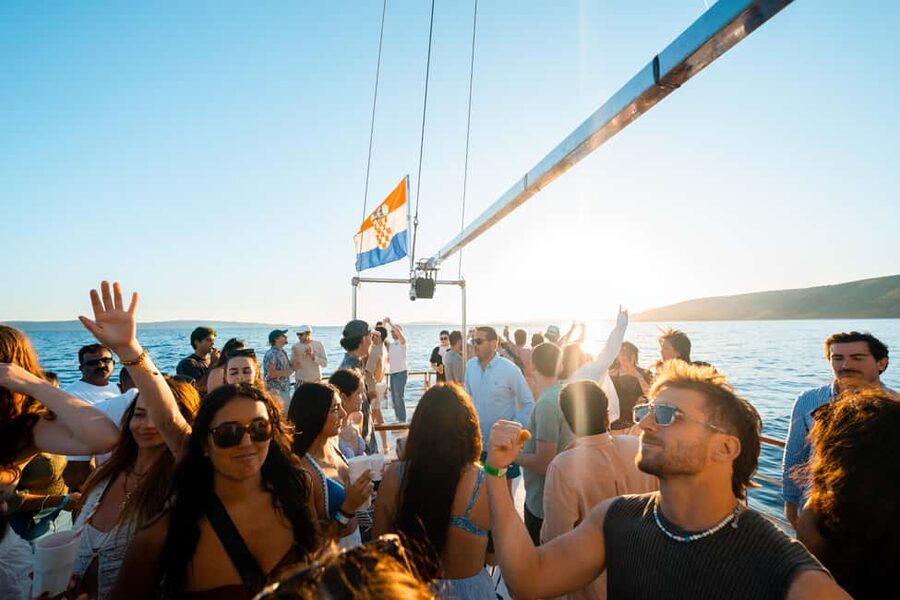 Split: Blue Lagoon Boat Party, Djs, Swim, Shots & AfterParty - The first 80 minutes: cruising out from Split