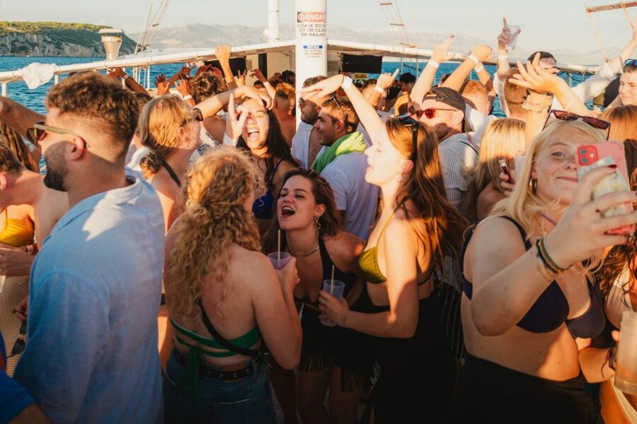 Split: Blue Lagoon Boat Party, Djs, Swim, Shots & AfterParty - Blue Lagoon: the main event