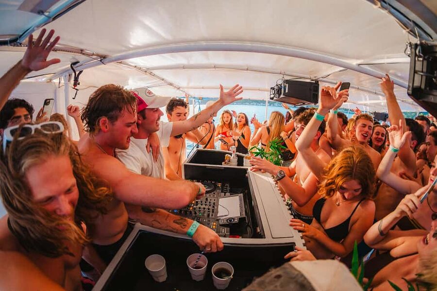 Split: Blue Lagoon Boat Party, Djs, Swim, Shots & AfterParty - Checking in at Inbox Bar by 14:40