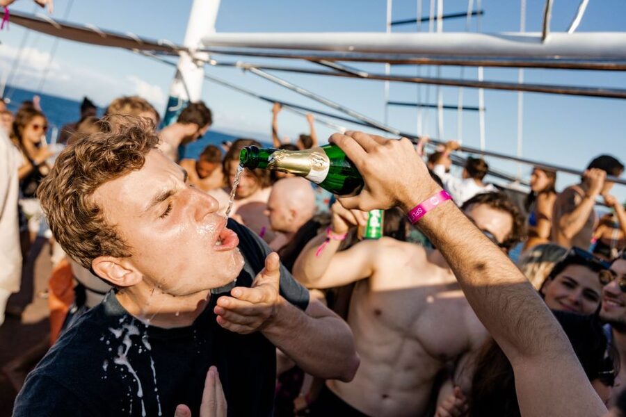 Split: Blue Lagoon Boat Party with DJs, Shots & After Party - Jimmy Bar to the Adriatic: how the day begins