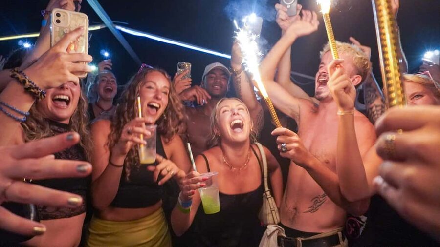 Split: Night Boat Party with DJ, Free Shots & After-Party - Free photographs are a useful extra