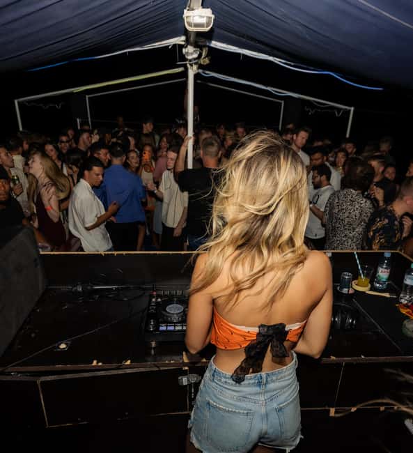 Split: Night Boat Party with DJ, Free Shots & After-Party - Who will enjoy this most