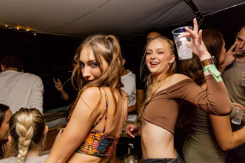 Split: Night Boat Party with DJ, Free Shots & After-Party - The night cruise puts the party on the water