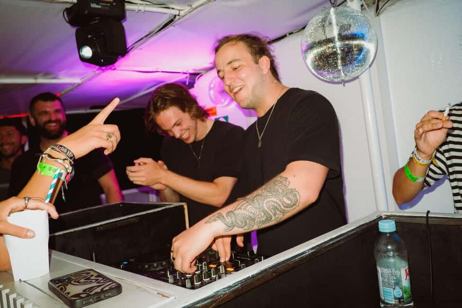 Split: Night Boat Party with Free Shots, Dj and After Party - A realistic four-hour rhythm