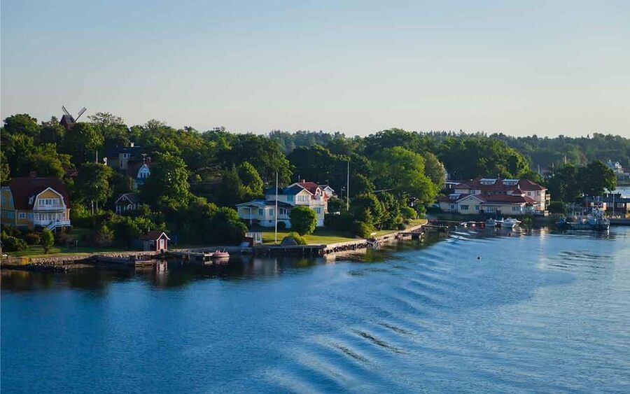 Stockholm: Archipelago Boat Tour - Choosing between the cabin and the upper deck