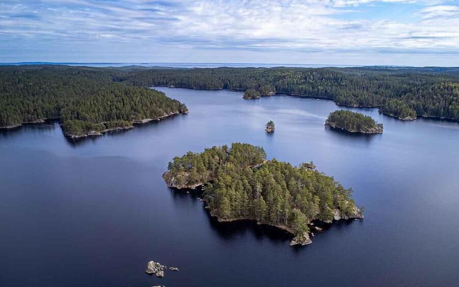 Stockholm: Archipelago Boat Tour - Finding the boat beside the Gustav III Statue