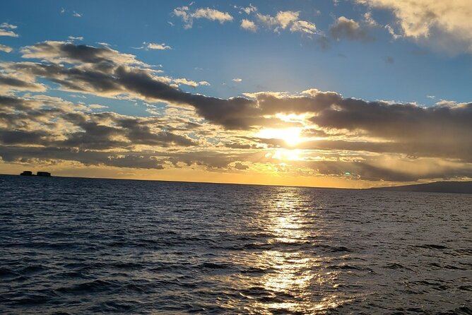 Sunset Dinner Cruise in Honolulu, Hawaii - What the two-hour route actually gives you
