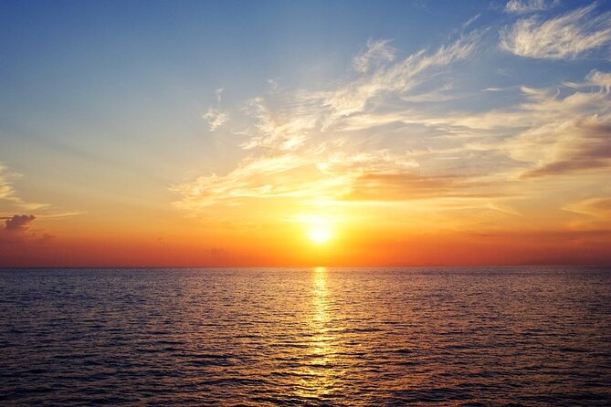 Sunset Dinner Cruise in Honolulu, Hawaii - Service and atmosphere: pleasant when the evening runs well