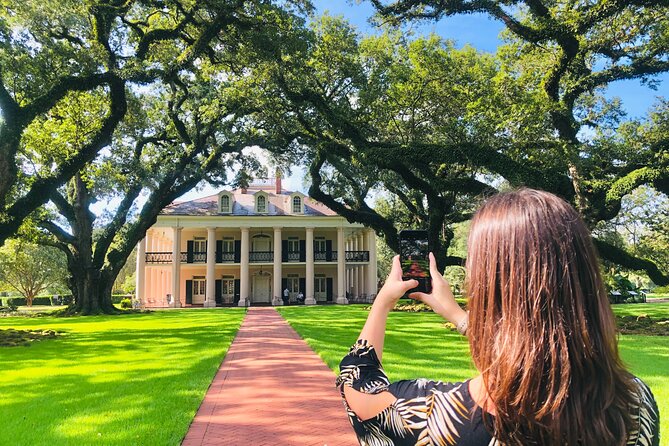 Swamp Boat Ride and Oak Alley Plantation Tour from New Orleans - Leaving the French Quarter for the wetlands