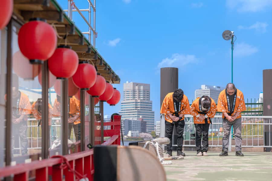 Tokyo: Yakatabune Dinner Cruise with Japanese Show & Drinks - Practical tips for a smoother evening