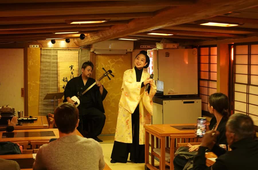 Tokyo: Yakatabune Dinner Cruise with Japanese Show & Drinks - Sukiyaki served hot at the table