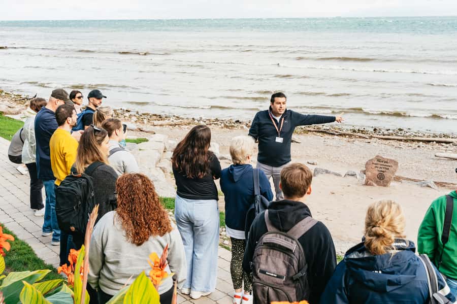 Toronto: Falls Day Tour with Boat Cruise & Niagara-the-Lake - Quick take: what makes this tour useful