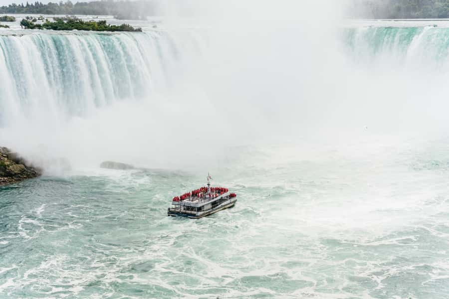 Toronto: Falls Day Tour with Boat Cruise & Niagara-the-Lake - The Niagara Parkway and its quick photo stops
