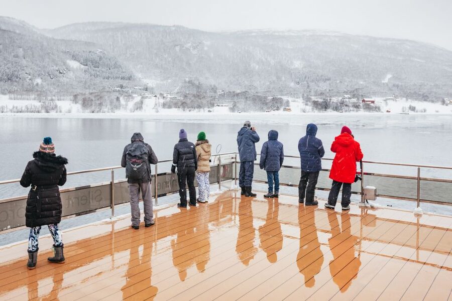 Tromsø: Arctic Fjord Cruise With Stop On Land At Fish Racks - Marine life from above and below the water