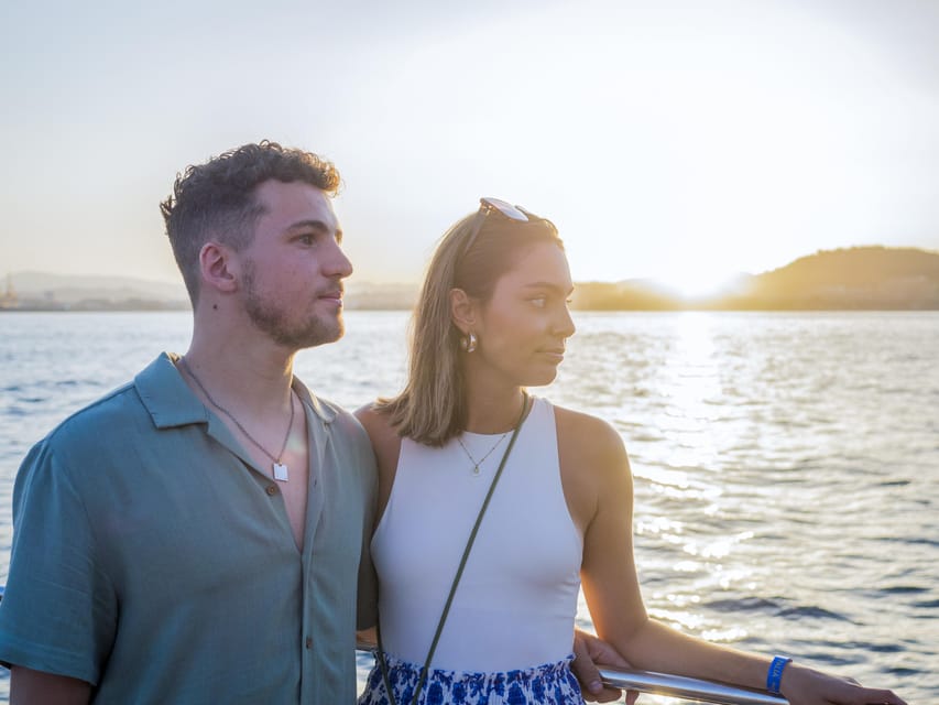 Valencia: Sailing Catamaran Cruise with Sunset Option and DJ - Choosing between the daytime and sunset cruises
