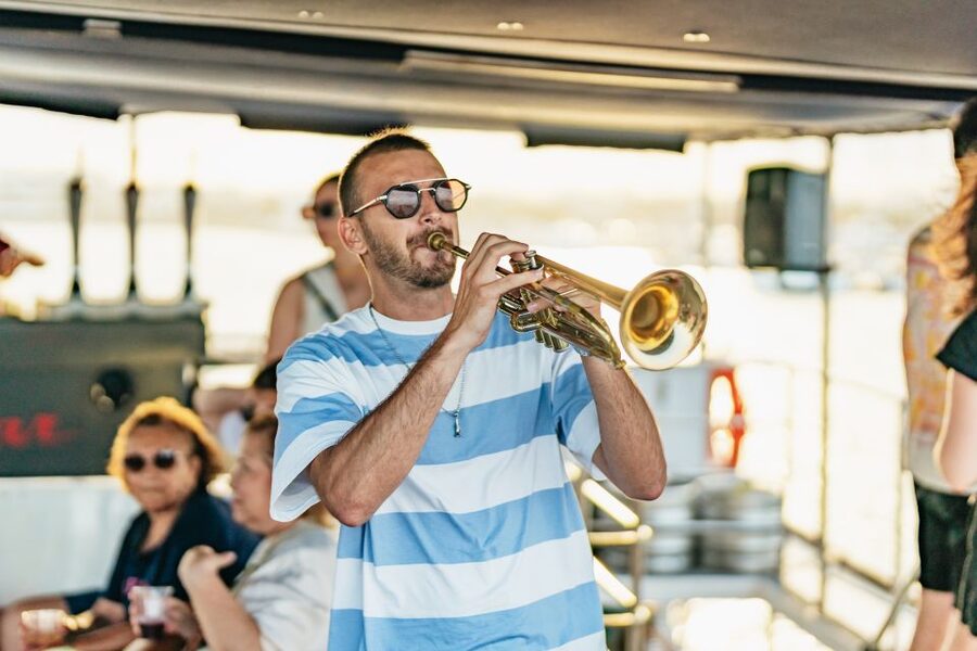 Valencia: Sunset or Daytime Catamaran Cruise with Drink - FAQ