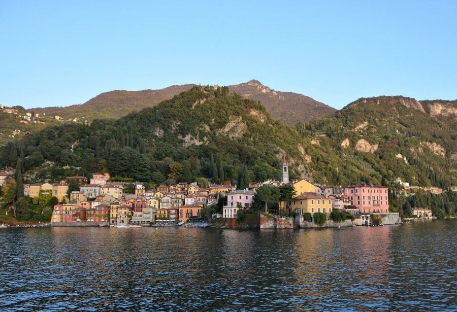 Varenna: Lake Como Premium Shared Cruise - Leaving Varenna with Villa Monastero in view
