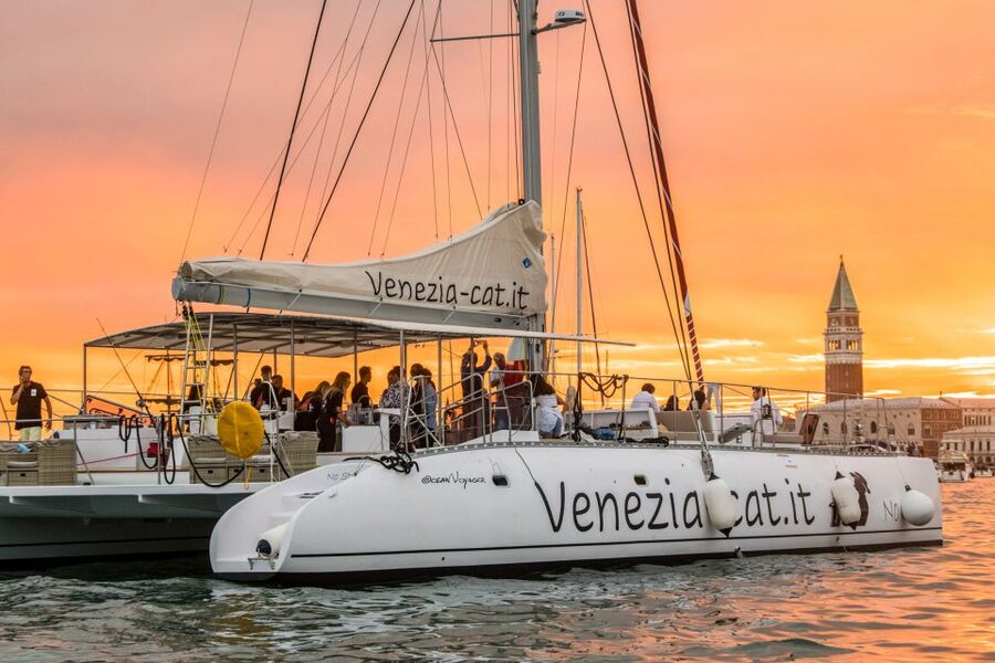 Venice: Catamaran Sunset Jazz Cruise with Aperitivo - Why Venice looks different from the catamaran