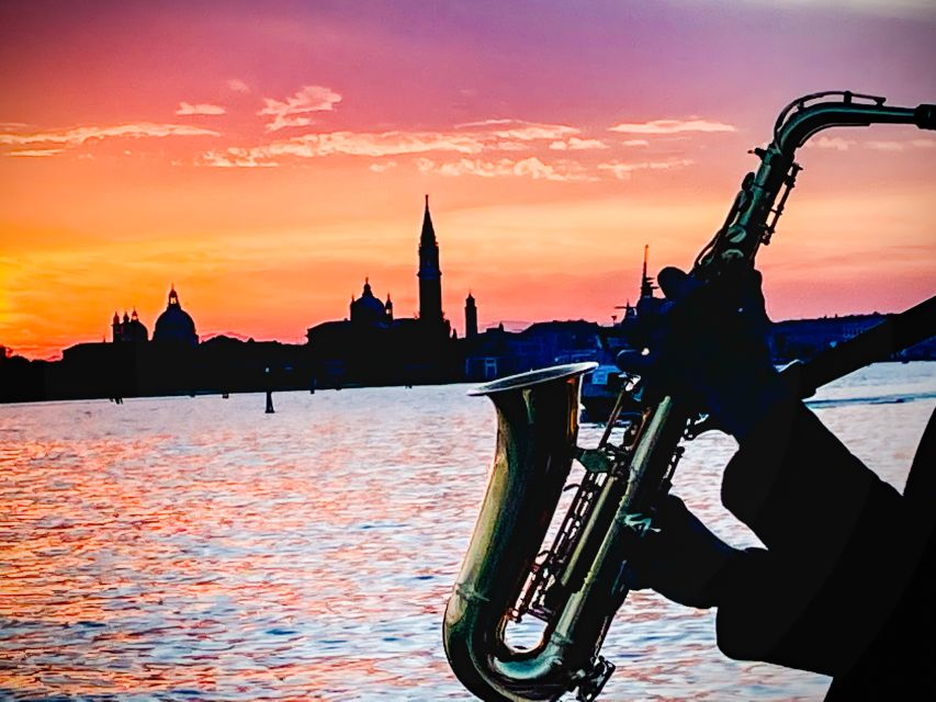 Venice: Catamaran Sunset Jazz Cruise with Aperitivo - Live saxophone and the evening mood