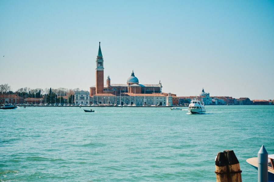 Venice: Murano & Burano Panoramic Boat Tour w/ Glassblowing - Timing, Language, and Practical Comfort