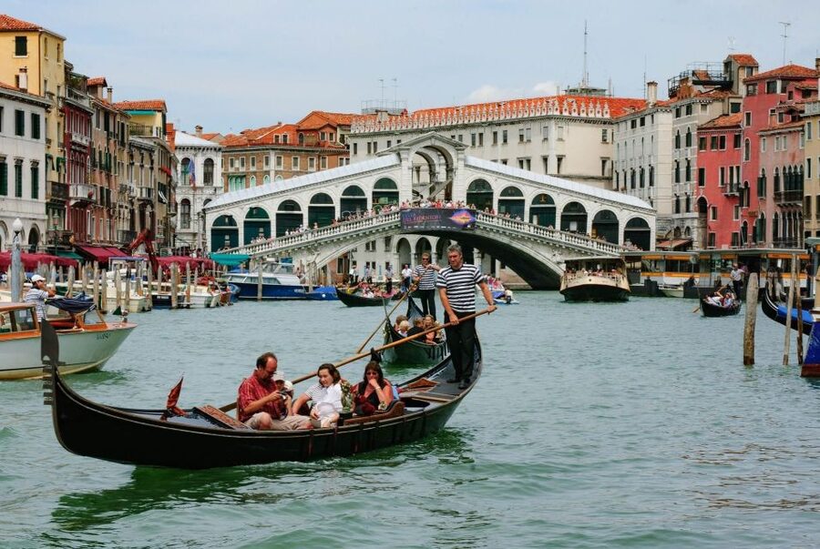 Venice: Private Gondola Cruise for up to 5 Passengers - What the private Venice gondola ride is really like