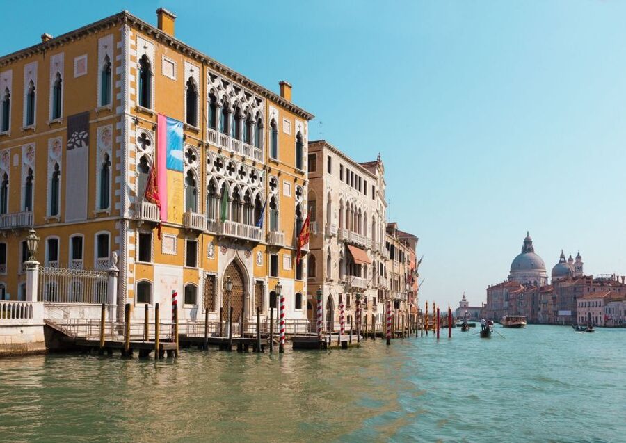 Venice: Private Gondola Cruise for up to 5 Passengers - From the Grand Canal to the smaller waterways