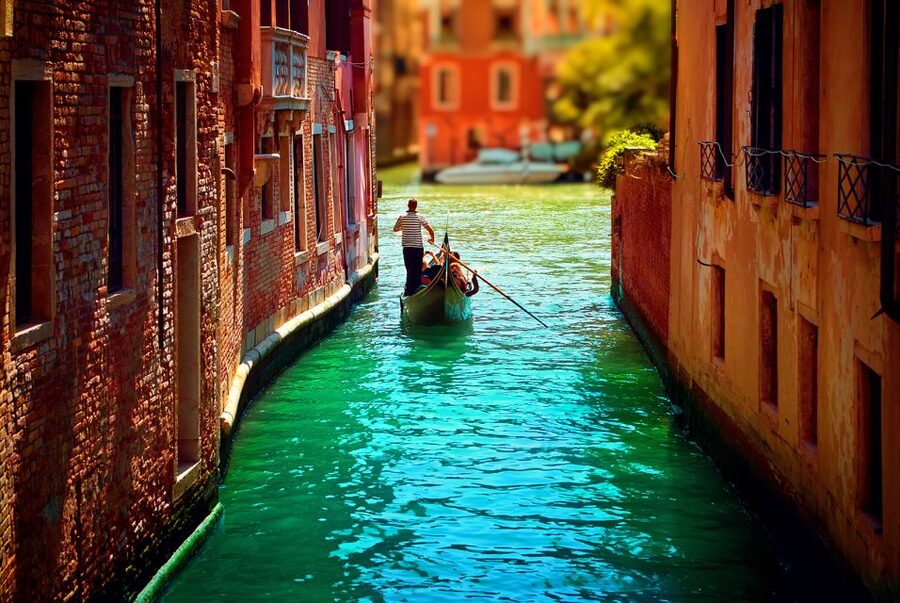 Venice: Private Gondola Cruise for up to 5 Passengers - Practical booking advice for a smoother ride