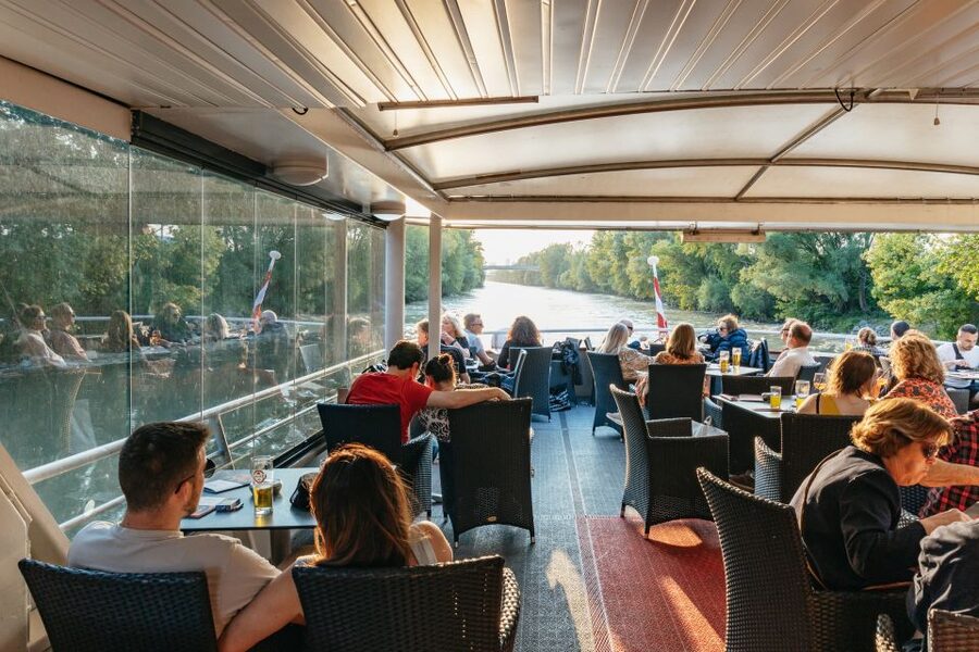 Vienna: 3-Course Evening Dinner Cruise - Inside comfort, outside views