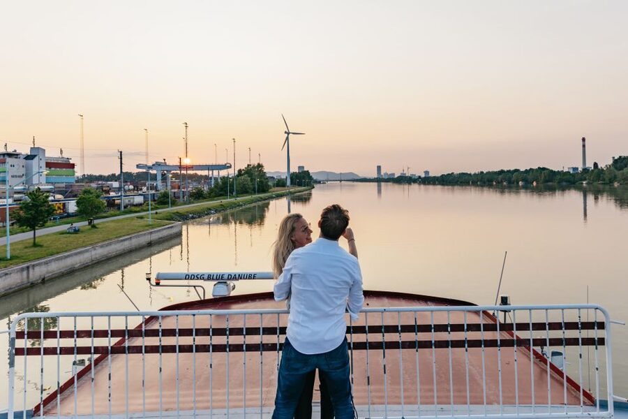 Vienna: 3-Course Evening Dinner Cruise - Should you book the Vienna dinner cruise?
