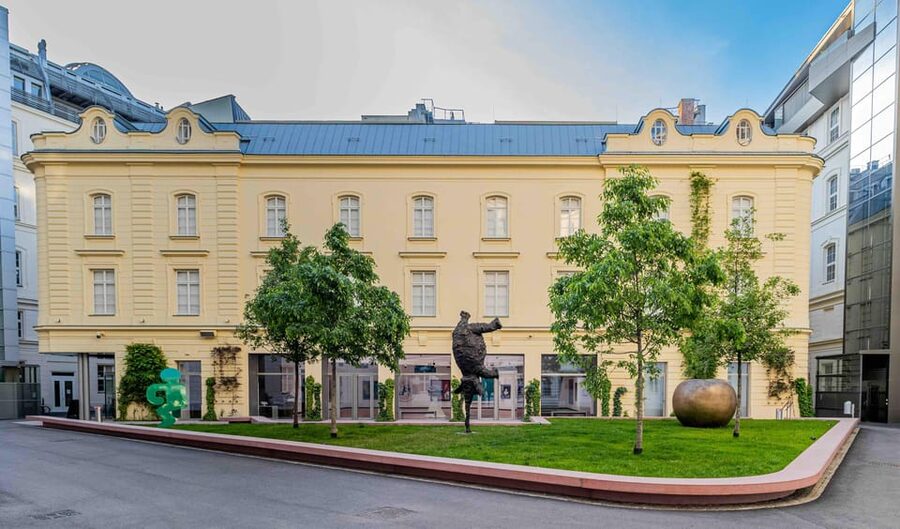 Vienna: City Cruise - Architecture, graffiti, and the less polished city