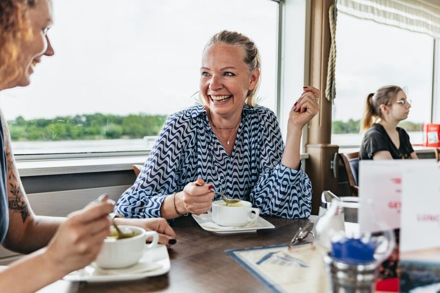 Vienna: City Cruise with Optional Lunch - Roßauer Kaserne and Zaha Hadid House