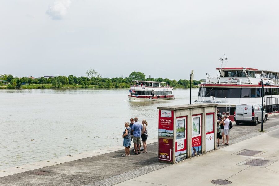 Vienna: City Cruise with Optional Lunch - Lunch, schnitzel, and ordering onboard