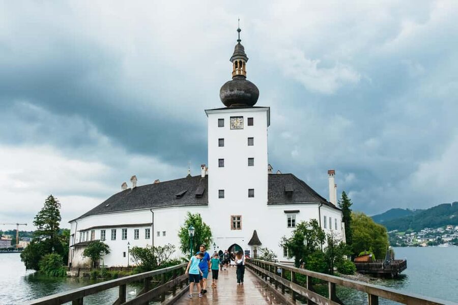 Vienna: Hallstatt Day Trip with Boat Ride Option - Guides, drivers, and the feel of the day