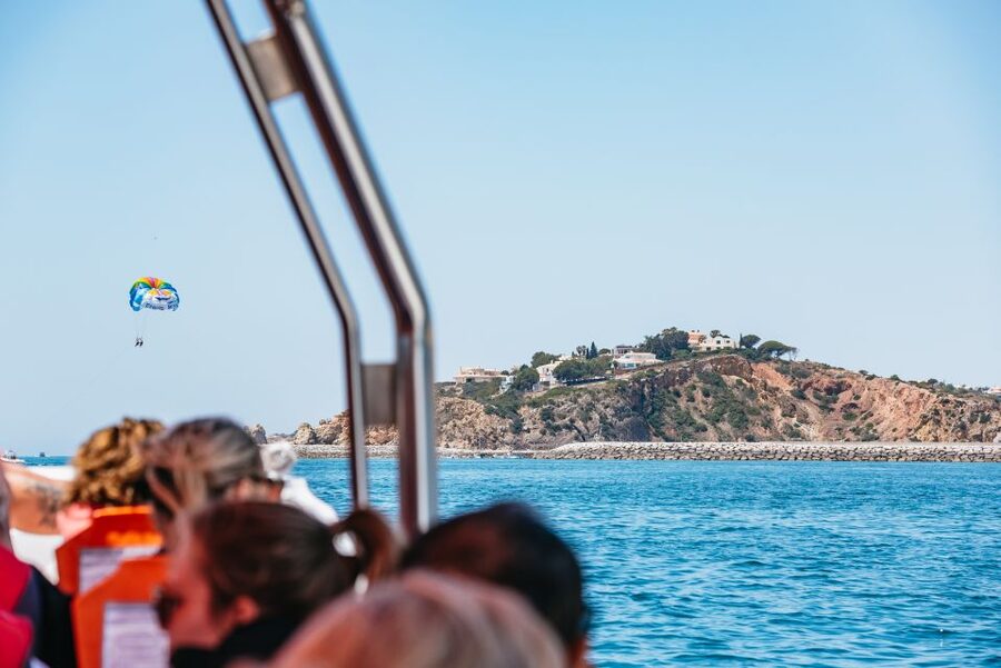 Vilamoura: Benagil Cave Boat Tour with Entry&Dolphin search - How the guides shape the experience