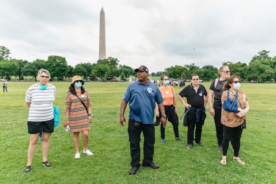 Washington, DC: Full-Day Tour with a Scenic River Cruise - What the guides add to the monuments