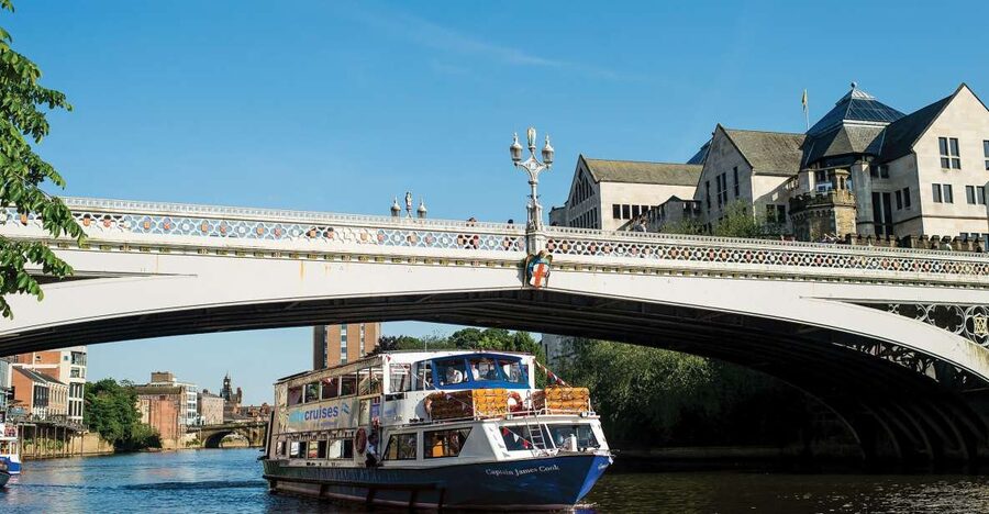 York: Daytime Sightseeing Boat Cruise with Live Commentary - What changes on the one-hour sailing