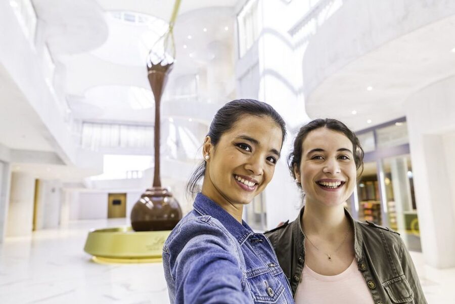 Zurich: City Tour, Cruise, and Lindt Home of Chocolate Visit - The tour at a glance